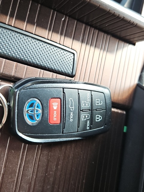 2023 Toyota Sienna XLE photo 37