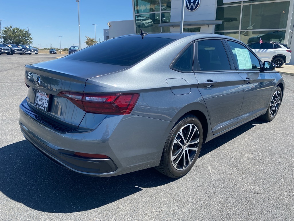 2024 Volkswagen Jetta 1.5T Sport photo 4