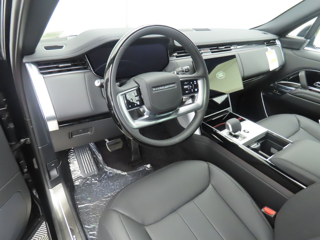 2025 Land Rover Range Rover SE photo 9