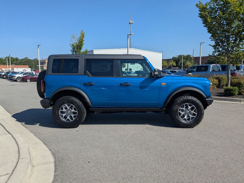 2025 Ford Bronco Badlands photo 2
