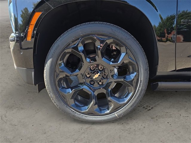2025 Chevrolet Suburban High Country photo 14
