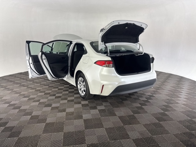 2025 Toyota Corolla LE photo 9