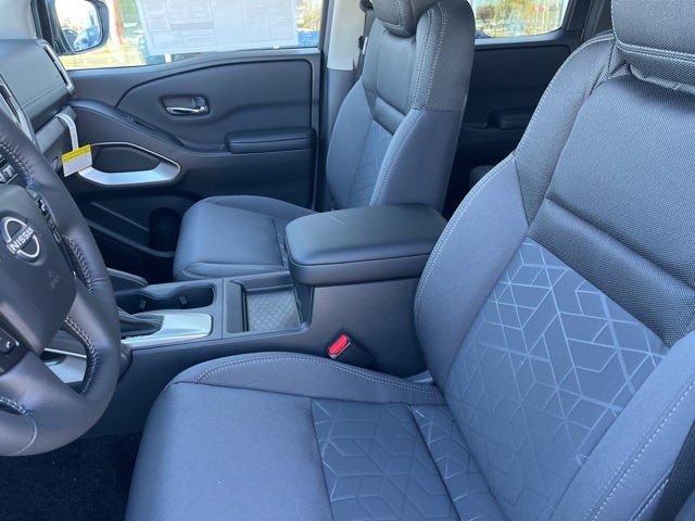 2025 Nissan Frontier Crew Cab SV photo 6