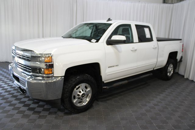 2015 Chevrolet Silverado 2500HD LT photo 3