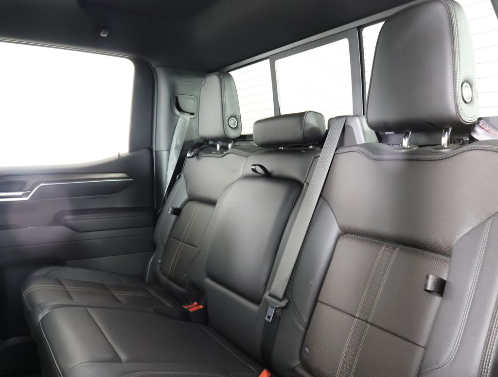 2022 Chevrolet Silverado 1500 High Country photo 18