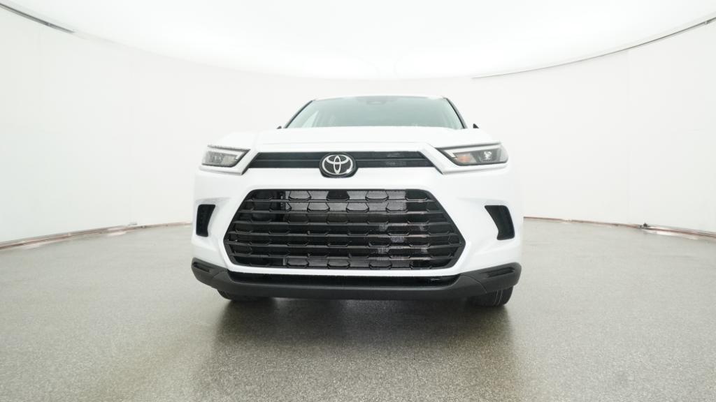 2026 Toyota Grand Highlander XLE photo 2