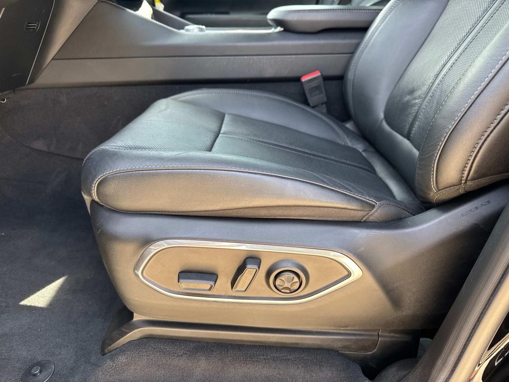 2023 Jeep Wagoneer Series II Carbide photo 14