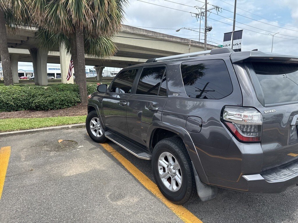2020 Toyota 4Runner SR5 Premium photo 3