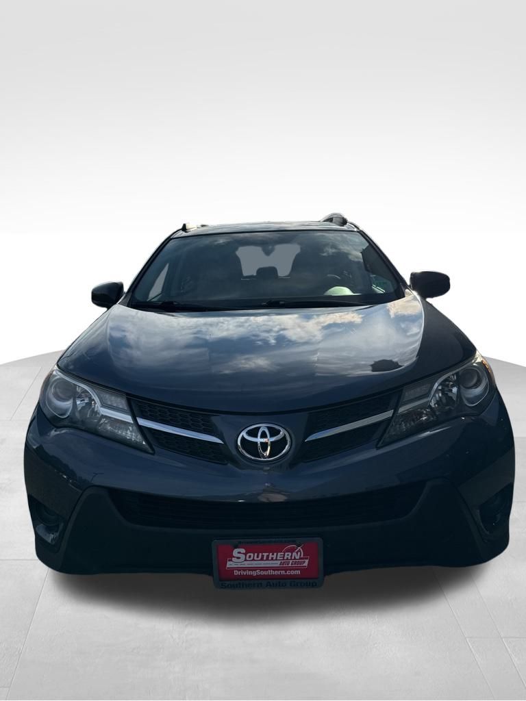 2013 Toyota RAV4 LE photo 2