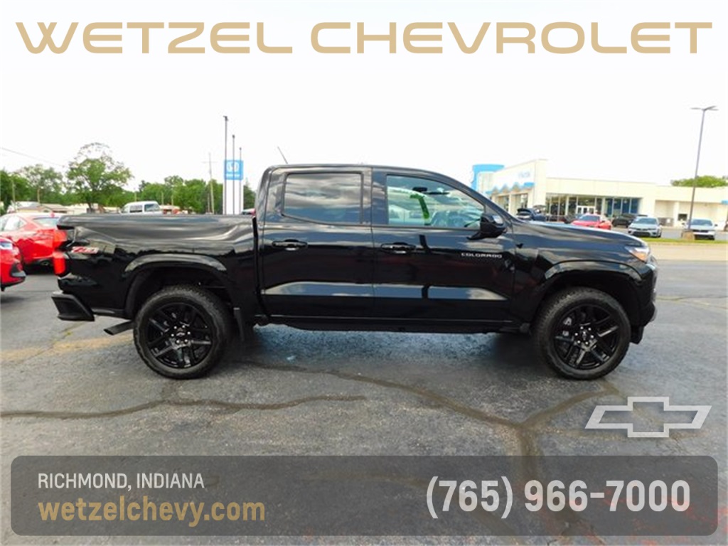 2025 Chevrolet Colorado Z71 photo 2