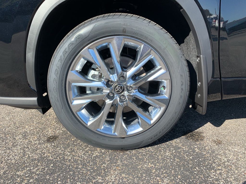 2025 Toyota Highlander Limited photo 29