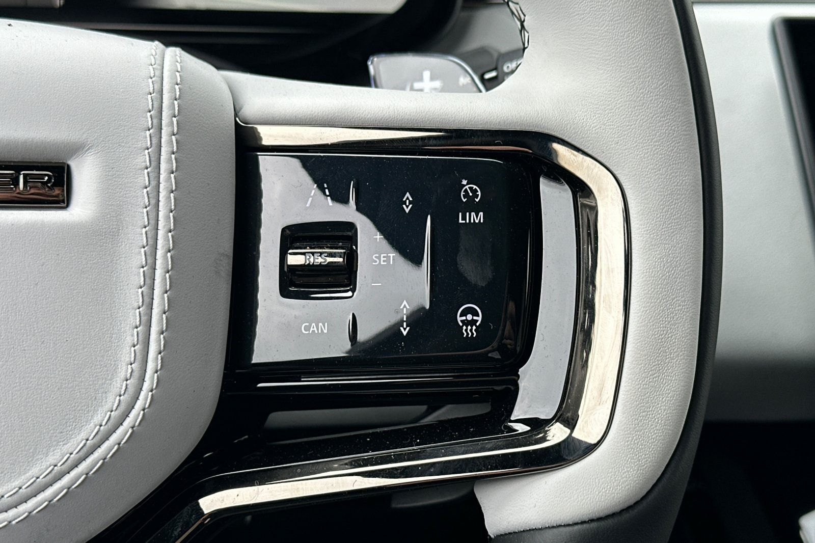 2025 Land Rover Range Rover Sport photo 28