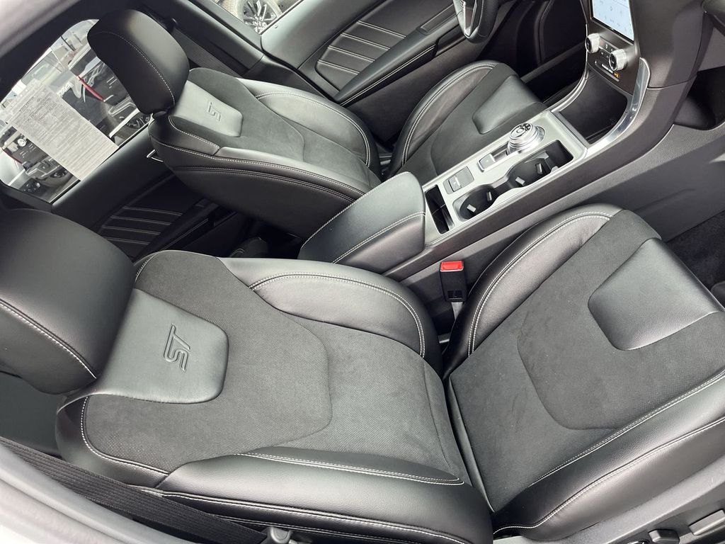2021 Ford Edge ST photo 24