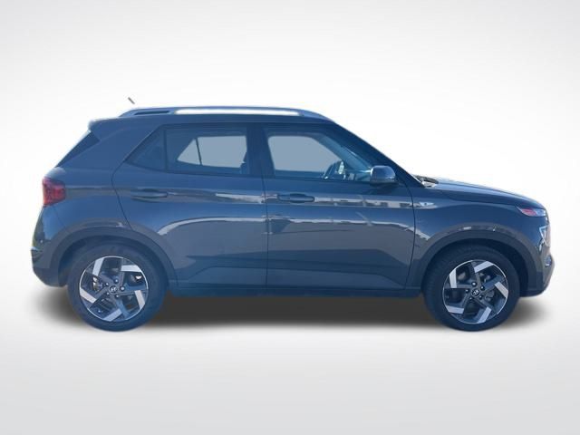 2024 Hyundai Venue SEL photo 6