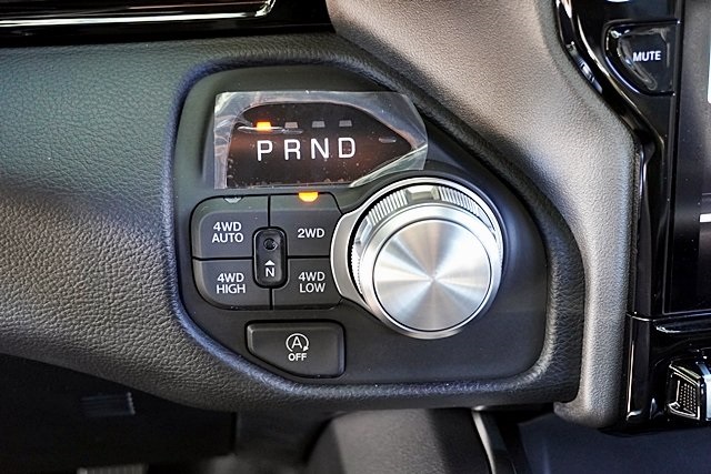 New 2026 Diamond Black Crystal Pearl-Coat Exterior Paint RAM Laramie image 40