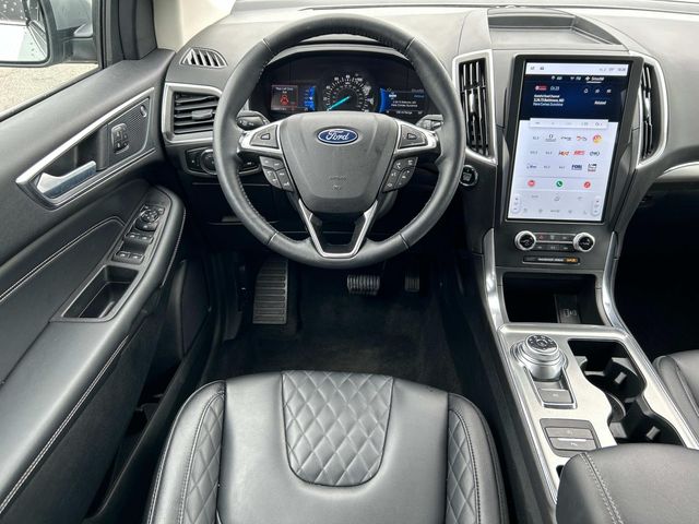 2024 Ford Edge Titanium photo 9