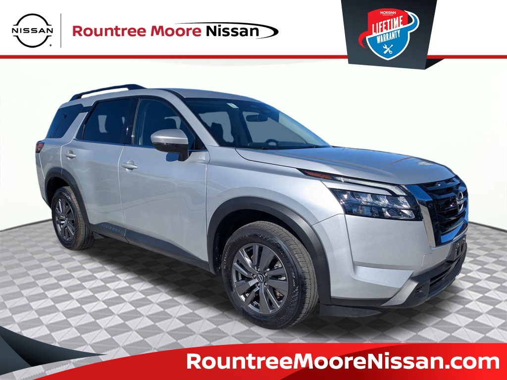 2025 Nissan Pathfinder SV's photo