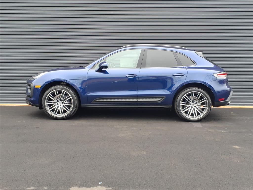 2026 Porsche Macan T photo 2