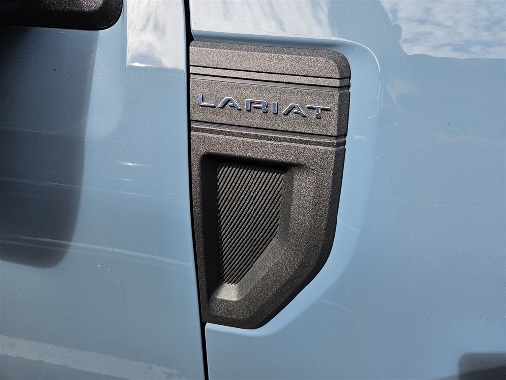 2022 Ford Maverick Lariat photo 10