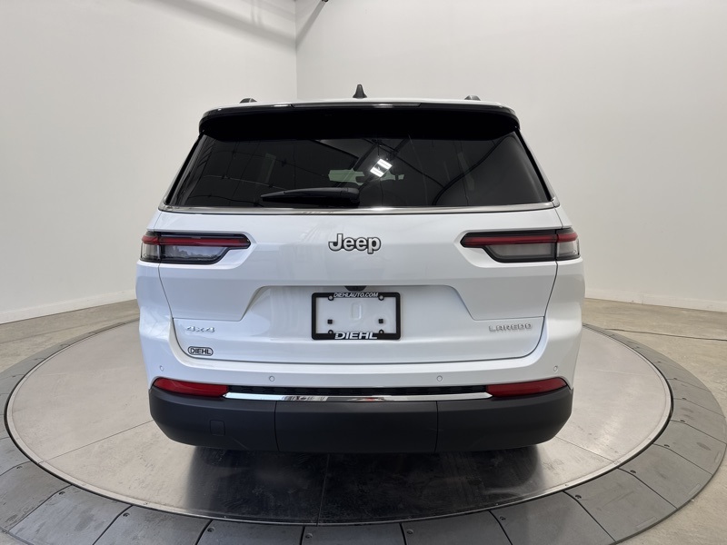2025 Jeep Grand Cherokee Laredo photo 4