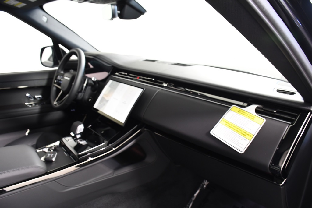 2025 Land Rover Range Rover Sport SE photo 18