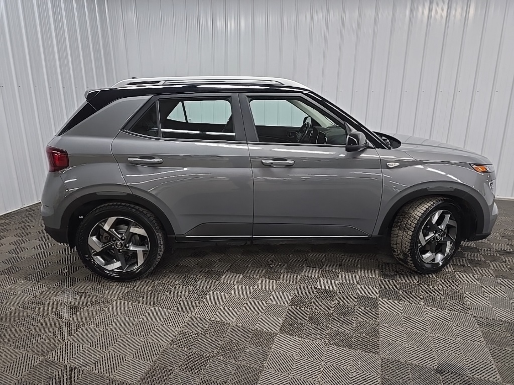 2022 Hyundai Venue SEL Limited photo 2