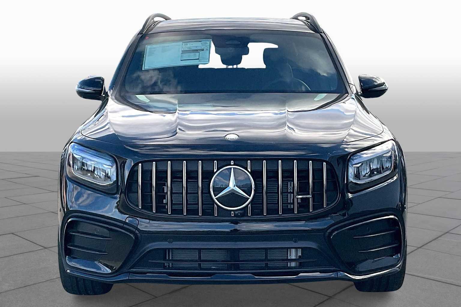 2025 Mercedes Benz GLB AMG 35 4MATIC photo 3