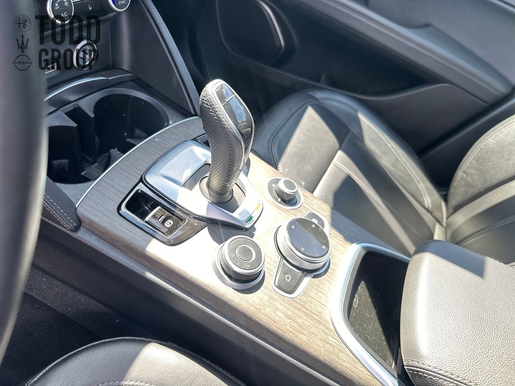 2022 Alfa Romeo Stelvio Ti photo 23