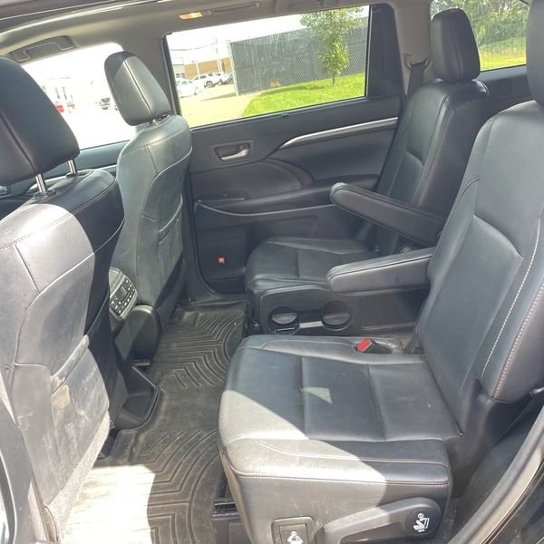 2017 Toyota Highlander Limited Platinum photo 4