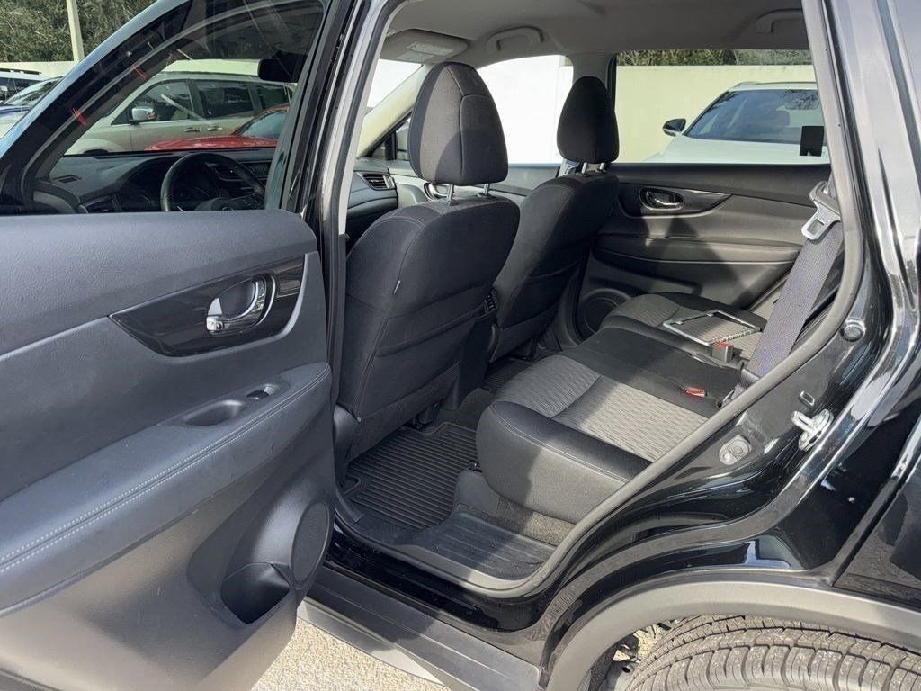 2020 Nissan Rogue SV photo 4