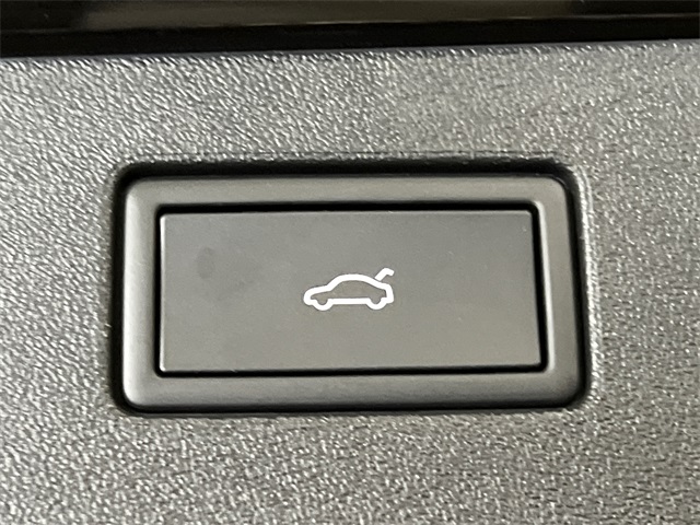 2026 Volkswagen Tiguan SE photo 2