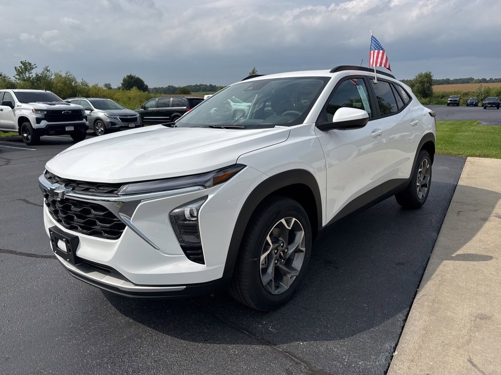 2025 Chevrolet Trax LT photo 3