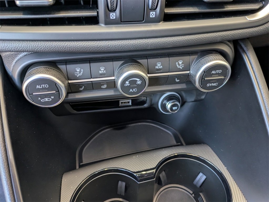2025 Alfa Romeo Giulia Base photo 20