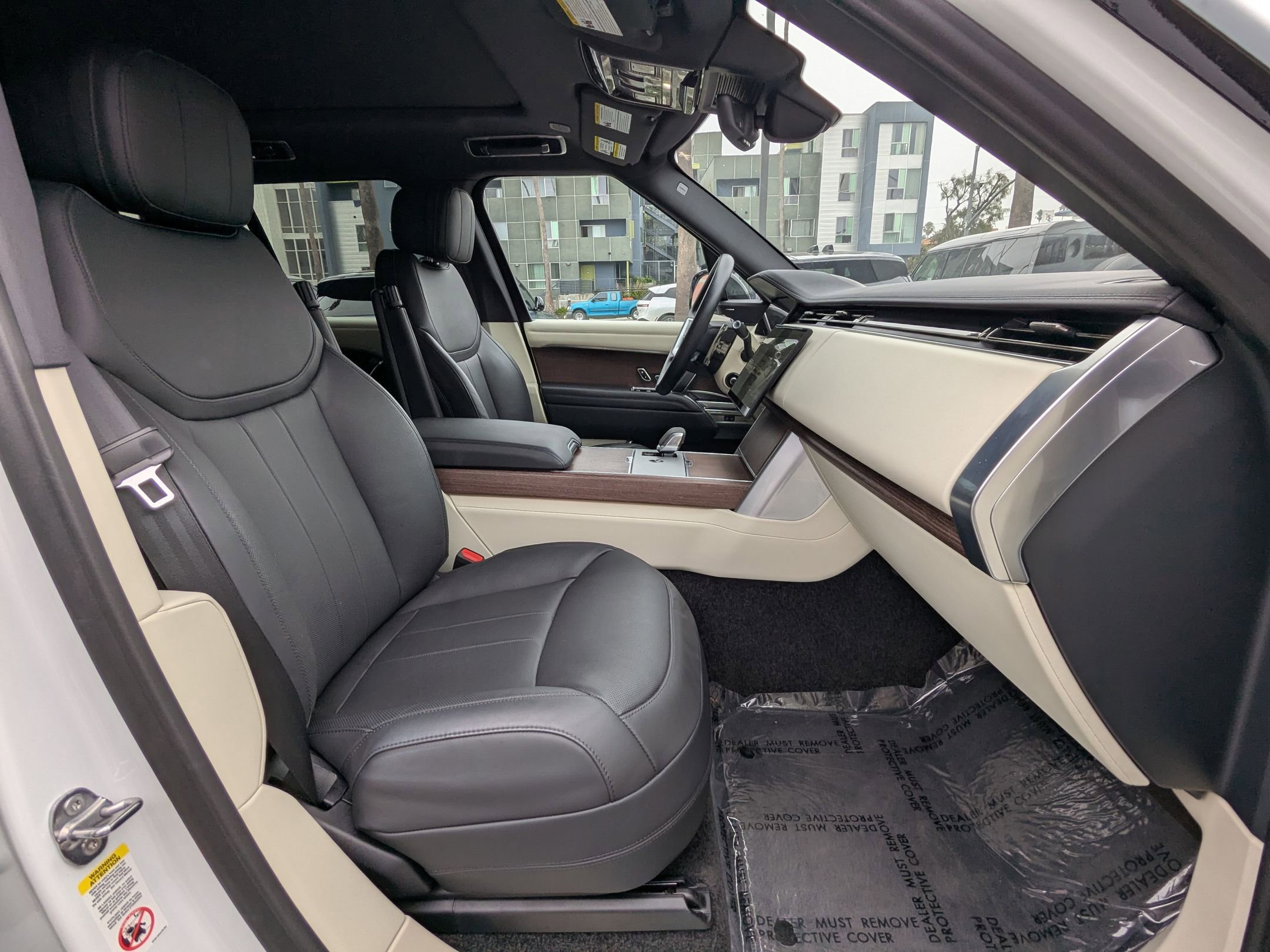 2024 Land Rover Range Rover SE photo 21