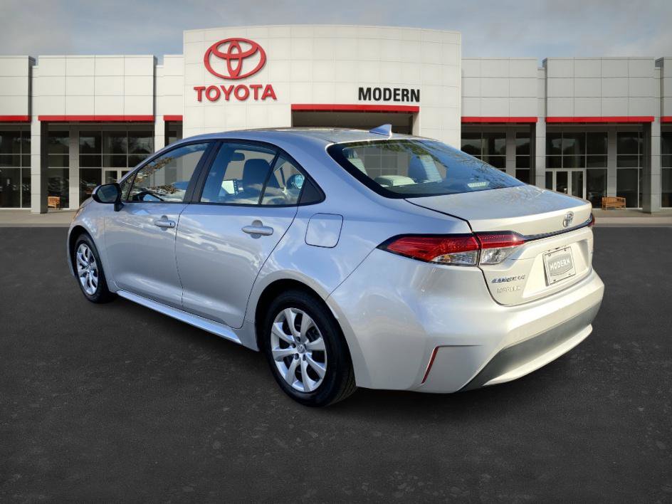 2022 Toyota Corolla LE photo 3