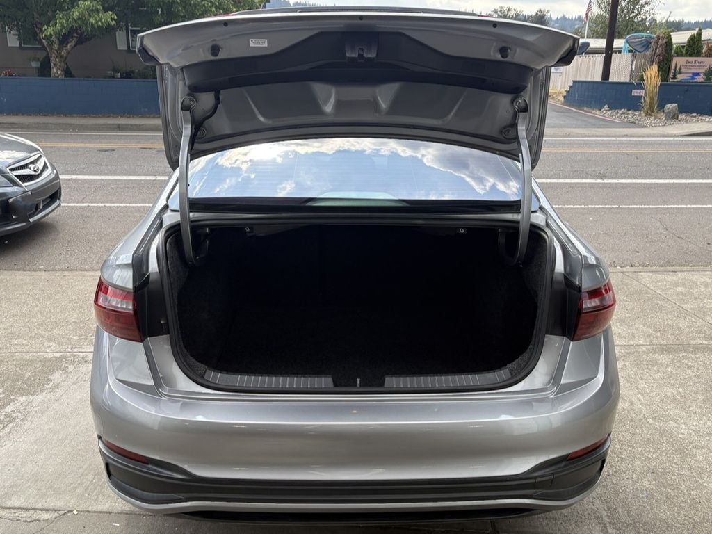 2022 Volkswagen Jetta 1.5T SE photo 9