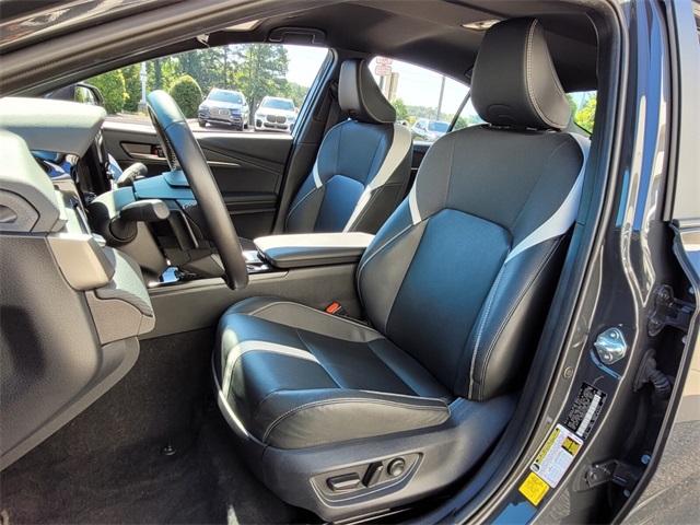 2025 Toyota Camry SE photo 7