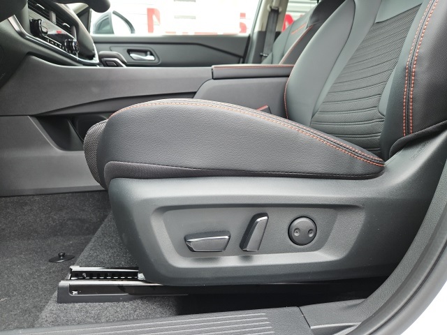2026 Nissan Rogue SV photo 27