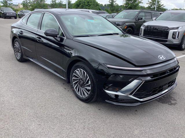 2025 Hyundai Sonata Hybrid Limited photo 4