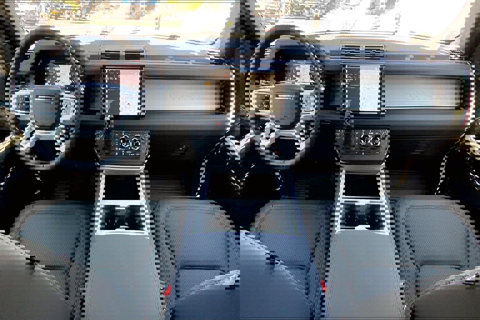 2025 Land Rover Defender 110 S photo 4