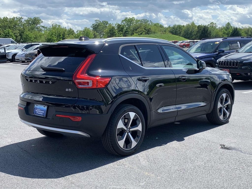 2025 Volvo XC40 AWD Plus photo 21