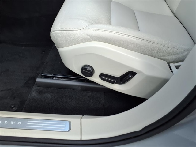 2024 Volvo XC90 Plus photo 11