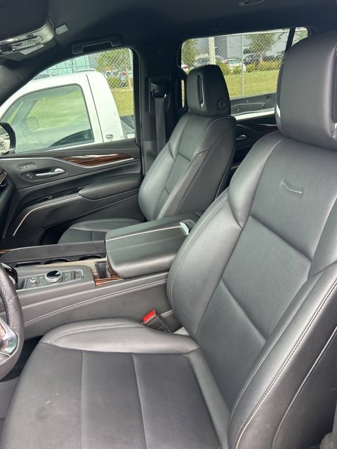 2021 Cadillac Escalade Luxury photo 3