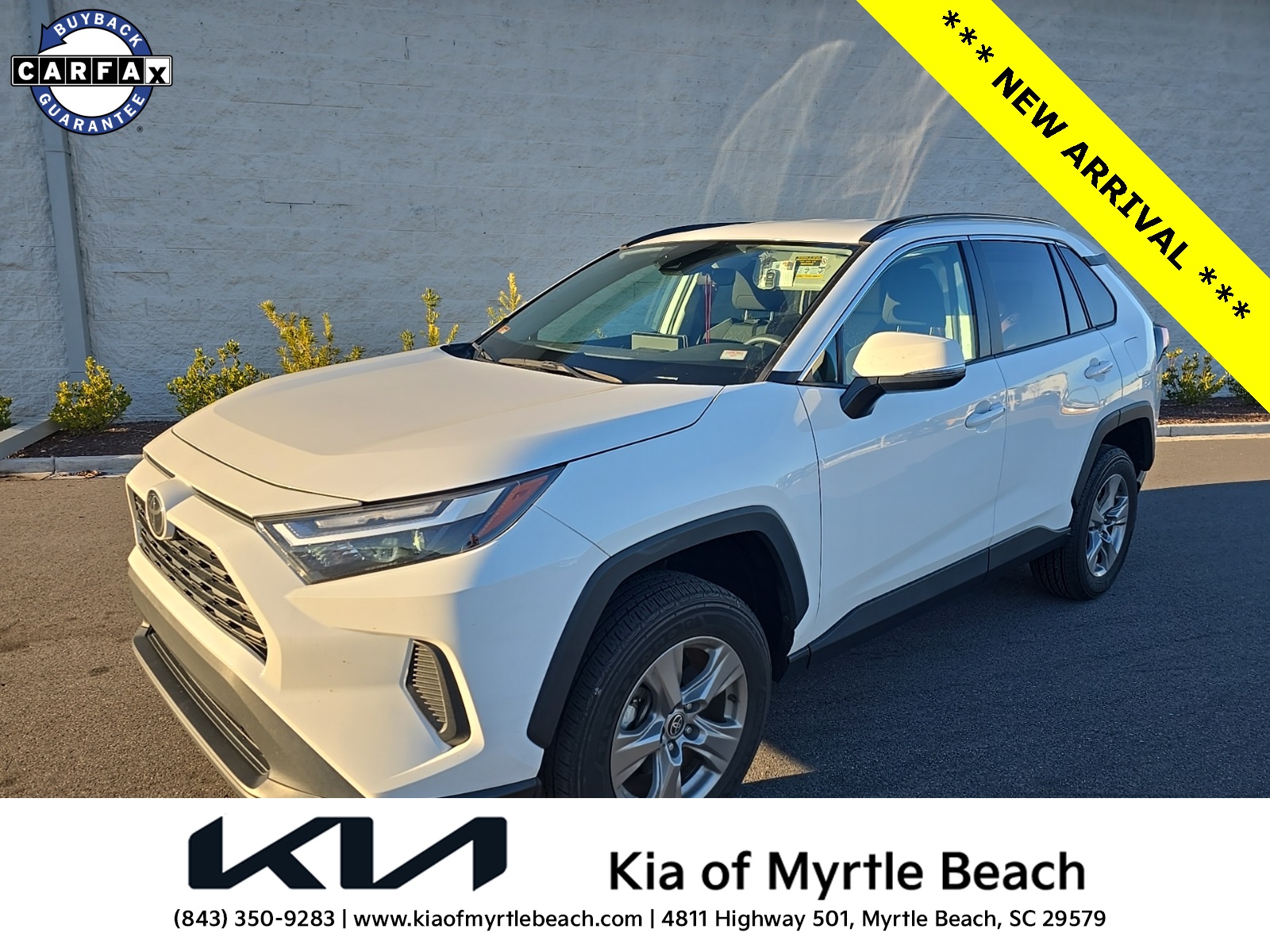 2024 Toyota RAV4 XLE's photo