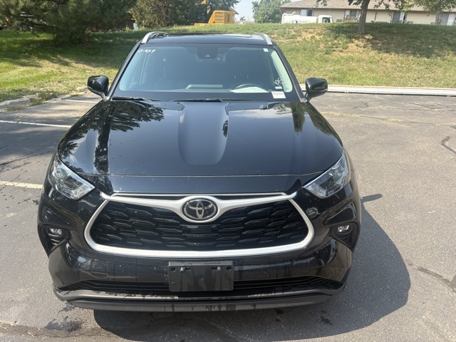 2023 Toyota Highlander XLE photo 2