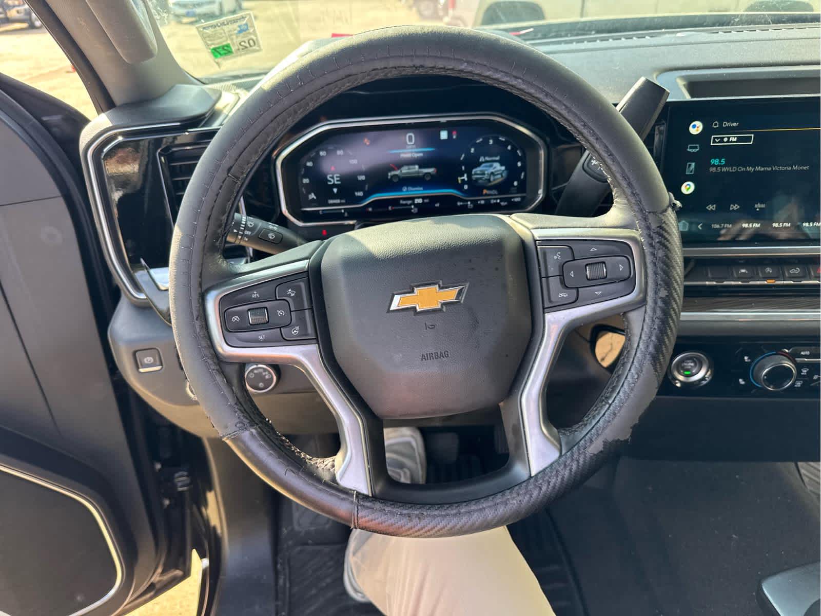 2022 Chevrolet Silverado LT photo 6