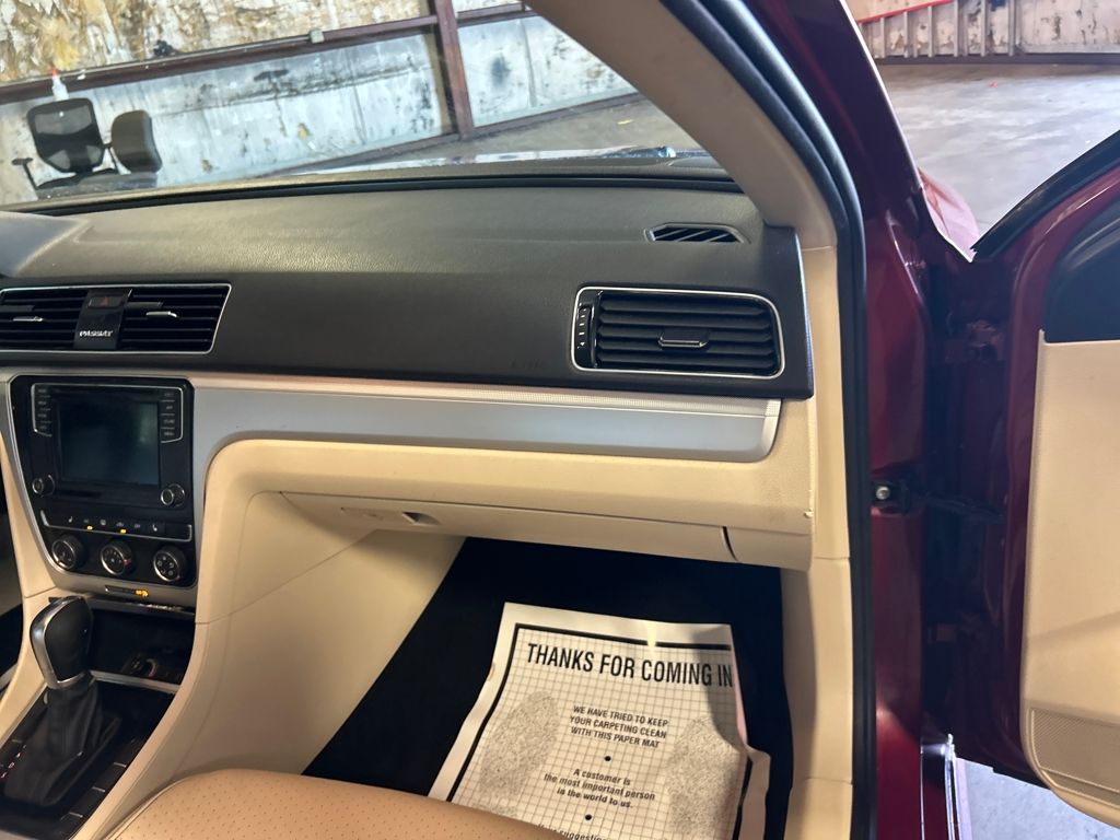 2019 Volkswagen Passat 2.0T Wolfsburg Edition photo 30