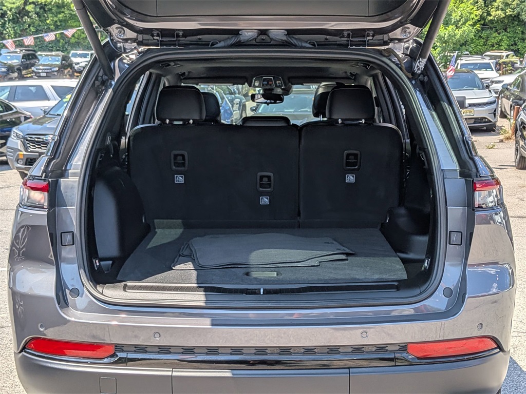 2023 Jeep Grand Cherokee Altitude photo 7