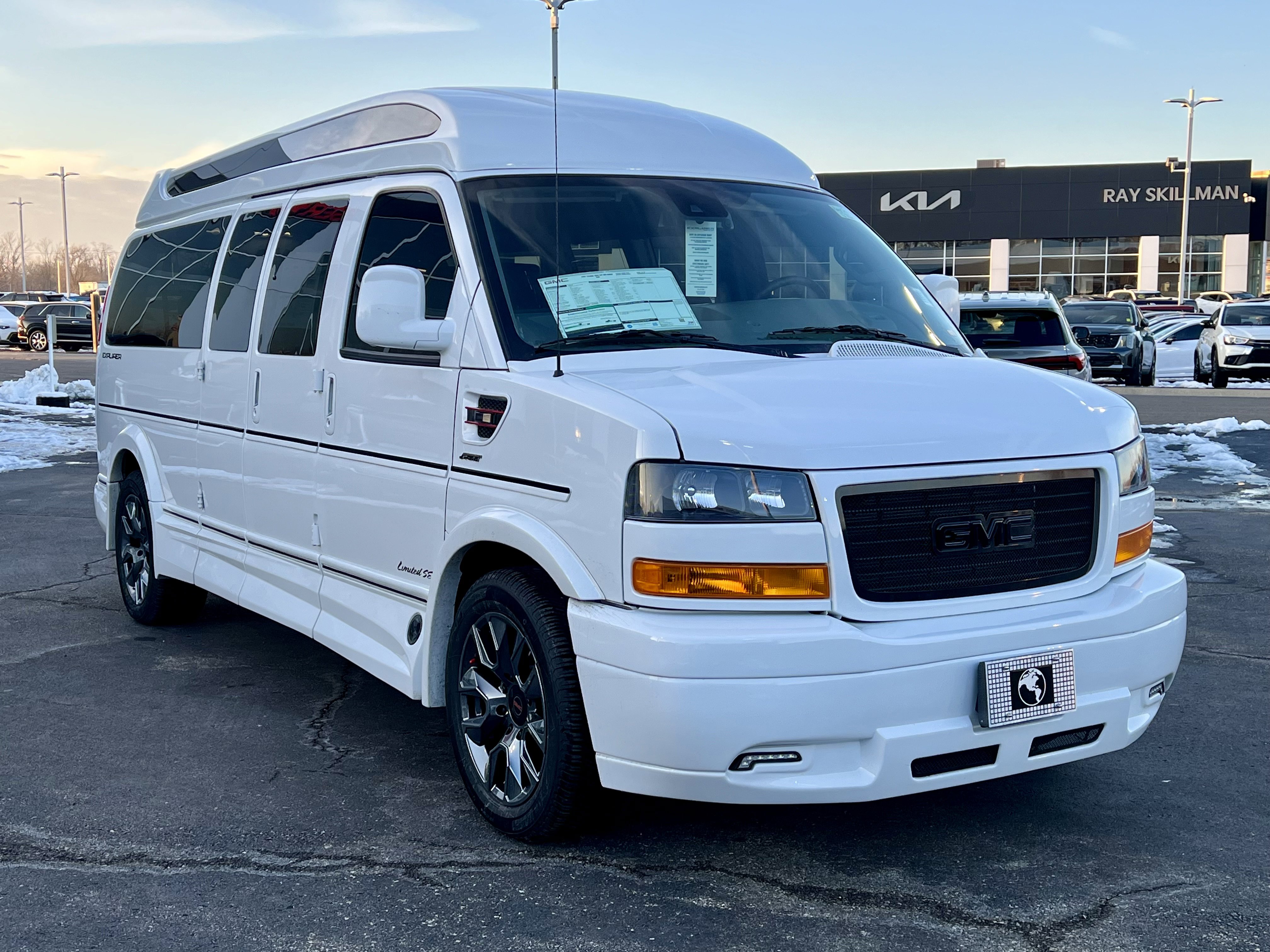 2025 GMC Savana Cargo Work Van's photo