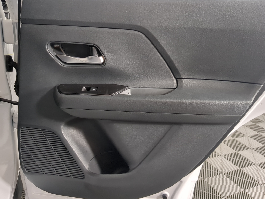 2026 Nissan Kicks SV photo 17